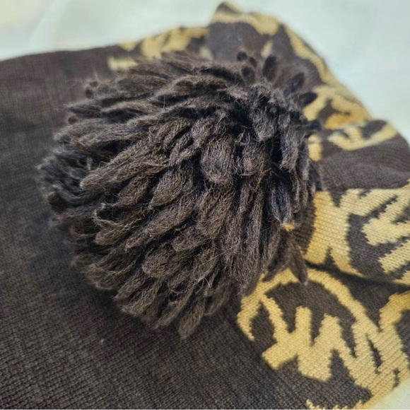 MICHAELMichael Kors Small Circle Logo Knitted Pom Pom Hat Chocolate / Camel - Picture 2 of 4